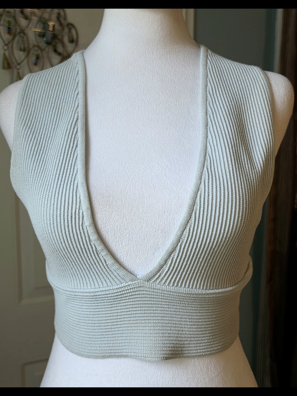 Aritzia Babaton Sculpt Knit Cropped Sweater Tank Womens S Muted Pale Sage Ribbed